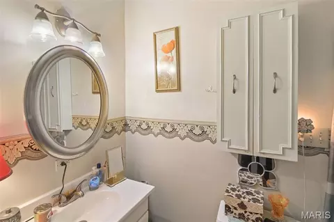 Bath - 5009 Staten Dr, Godfrey, IL 62035 photo 1 of 2