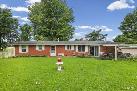 Exterior - 5009 Staten Dr, Godfrey, IL 62035 photo 4 of 8