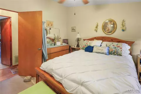 Bedroom - 5009 Staten Dr, Godfrey, IL 62035 photo 1 of 6