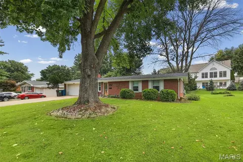 Exterior - 5009 Staten Dr, Godfrey, IL 62035 photo 3 of 8