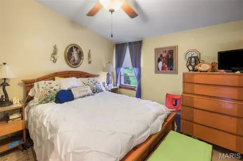 Bedroom - 5009 Staten Dr, Godfrey, IL 62035 photo 2 of 6