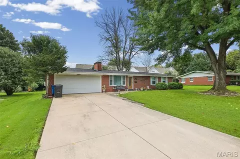 Exterior - 5009 Staten Dr, Godfrey, IL 62035 photo 8 of 8