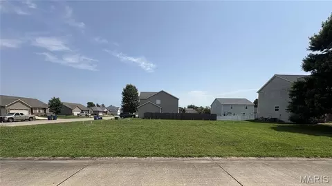 1001 Peach Ln, New Baden, IL 62265
