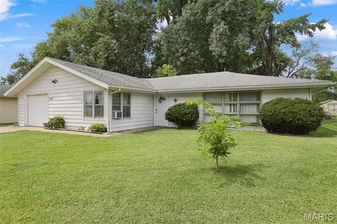 106 S Ruby Ln, Fairview Heights, IL 62208
