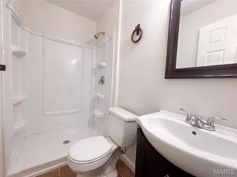 Bath - 82 Cedar Ridge Dr, Pacific, MO 63069 photo 2 of 2