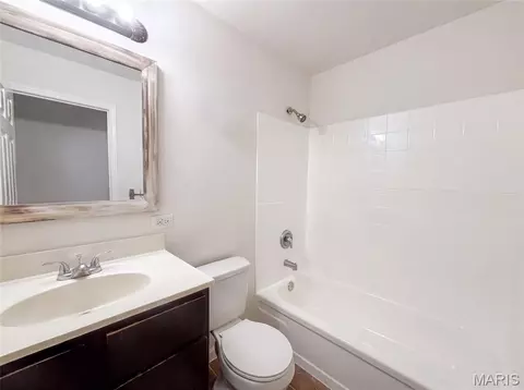 Bath - 82 Cedar Ridge Dr, Pacific, MO 63069 photo 1 of 2