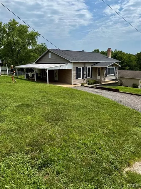 365 E 3rd St, Moscow Mills, MO 63362