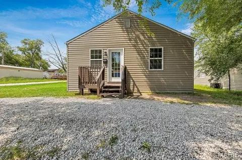 302 Hilltop Dr, Wentzville, MO 63385