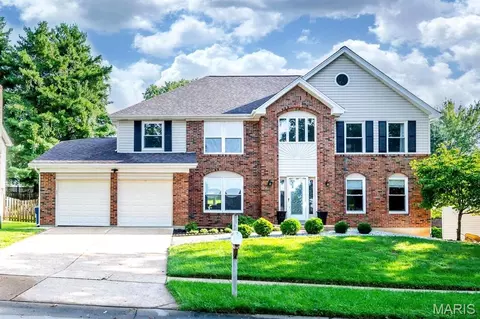 14455 White Pine Ridge Ln, Chesterfield, MO 63017