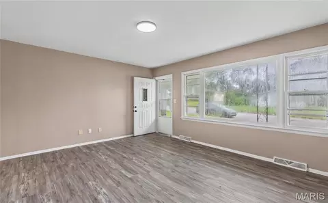 Living - 1116 E 9th St, Rolla, MO 65401 photo 3 of 4