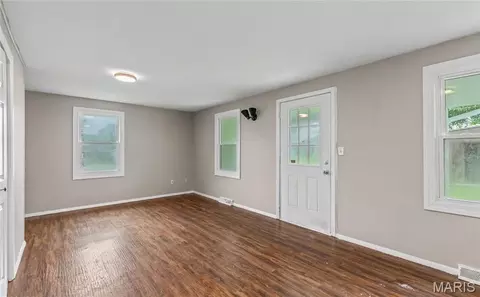 Living - 1116 E 9th St, Rolla, MO 65401 photo 4 of 4