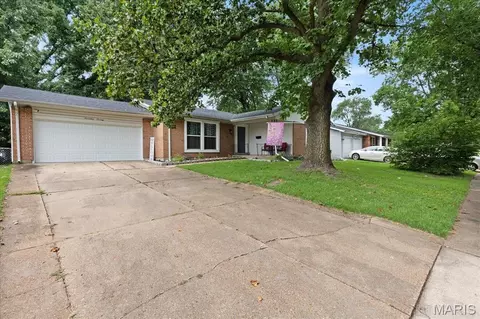 1770 Keeven Ln, Florissant, MO 63031
