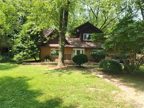 4847 Indian Hills Dr, Edwardsville, IL 62025