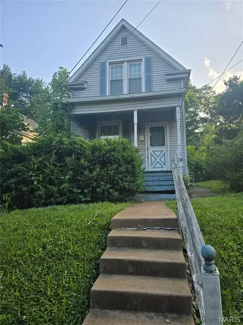 7134 Drury Ln, Saint Louis, MO 63143