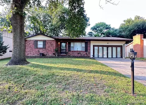 908 Crescent Dr, Sikeston, MO 63801