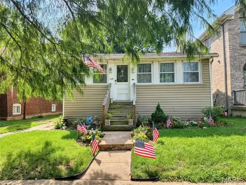 1129 Blendon Pl, Richmond Heights, MO 63117