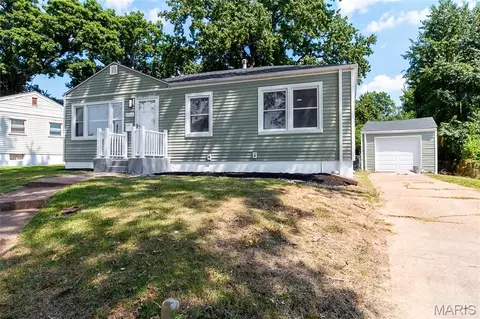 9866 Eastdell Dr, Dellwood, MO 63136
