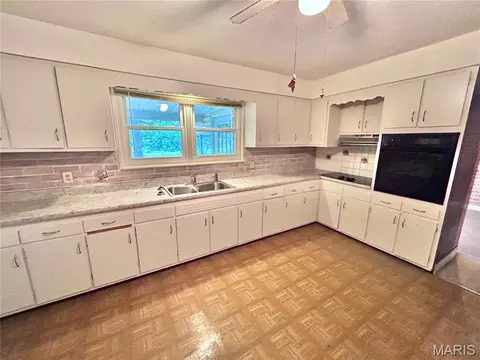 Kitchen - 5233 Highway E, Salem, MO 65560 photo 2 of 3