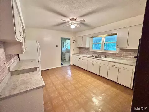 Kitchen - 5233 Highway E, Salem, MO 65560 photo 1 of 3