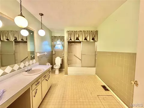 Bath - 5233 Highway E, Salem, MO 65560 photo 1 of 3