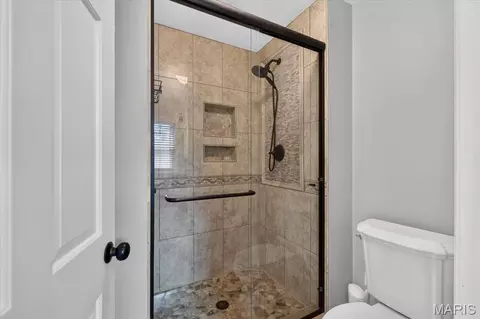 Bath - 631 Golfview Dr, Ballwin, MO 63011 photo 3 of 3