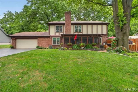 Exterior - 631 Golfview Dr, Ballwin, MO 63011 photo 9 of 9