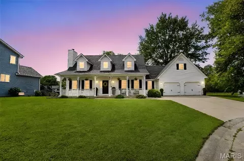 270 Canterbury Ln, Highland, IL 62249