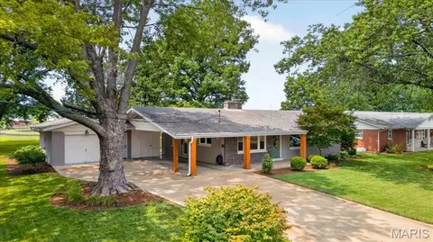 Exterior - 411 Washington Dr, Waterloo, IL 62298 photo 3 of 18