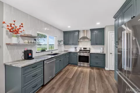 Kitchen - 411 Washington Dr, Waterloo, IL 62298 photo 2 of 6
