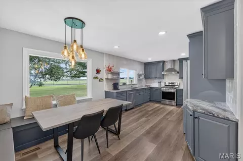 Kitchen - 411 Washington Dr, Waterloo, IL 62298 photo 3 of 6