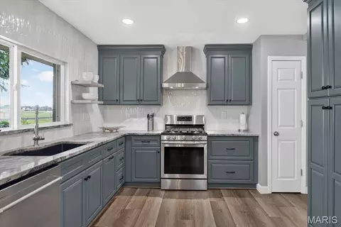 Kitchen - 411 Washington Dr, Waterloo, IL 62298 photo 4 of 6