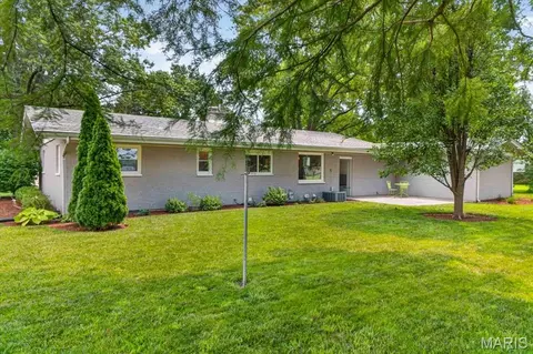 Exterior - 411 Washington Dr, Waterloo, IL 62298 photo 14 of 18