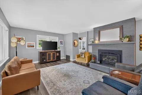 Living - 411 Washington Dr, Waterloo, IL 62298 photo 1 of 3