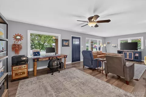 Living - 411 Washington Dr, Waterloo, IL 62298 photo 3 of 3