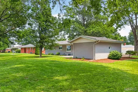 Exterior - 411 Washington Dr, Waterloo, IL 62298 photo 10 of 18