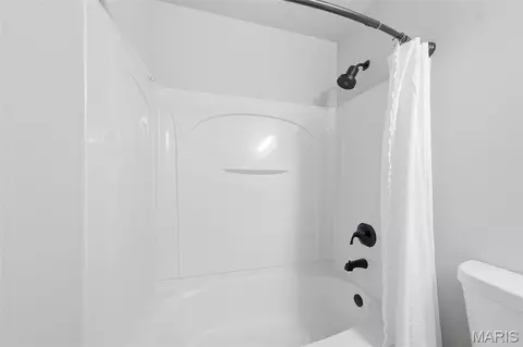 Bath - 744 Hyde Dr, O'fallon, MO 63366 photo 3 of 4