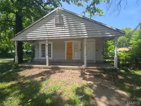 11825 Larimore Rd, Saint Louis, MO 63138