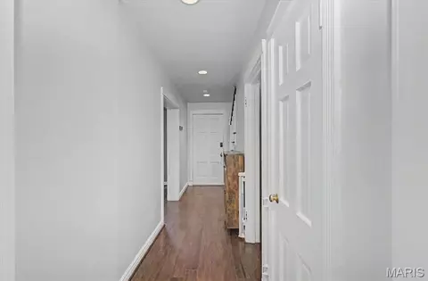 Entry Way - 12 Beverly Dr, Olivette, MO 63132 photo 2 of 3