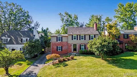 12 Beverly Dr, Olivette, MO 63132