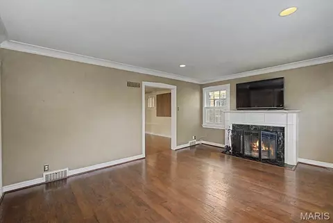 Living - 12 Beverly Dr, Olivette, MO 63132 photo 3 of 7