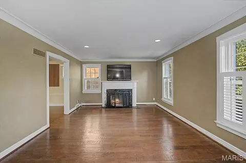 Living - 12 Beverly Dr, Olivette, MO 63132 photo 2 of 7