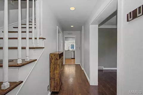 Entry Way - 12 Beverly Dr, Olivette, MO 63132 photo 1 of 3