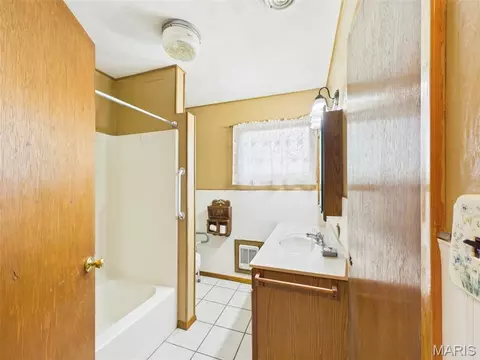 Bath - 466 Eisenhower St, Rolla, MO 65401 photo 2 of 2