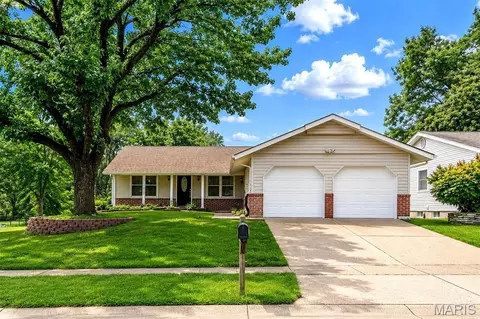 12732 Glenage Dr, Maryland Heights, MO 63043