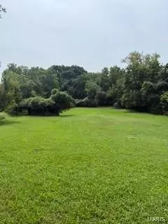 4984 Ambs Rd, Mehlville, MO 63128