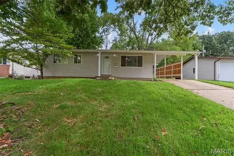 2065 Tahoe Dr, Florissant, MO 63031