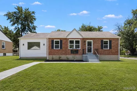 17 Saint Martha Ct, Florissant, MO 63031