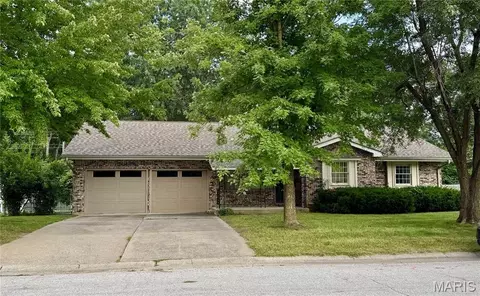 130 Pioneer Trl, Hannibal, MO 63401