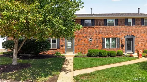 1162 Cantina Dr, Saint Louis, MO 63141