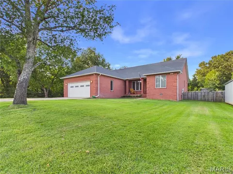 3001 Charlton Ln, Poplar Bluff, MO 63901